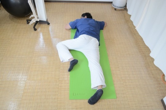 うつ伏せになると腰が痛い理由と体操 横浜の腰痛整体あくわ整骨院