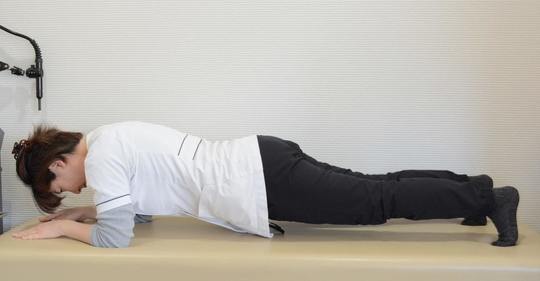 腰痛の筋トレを教えています 横浜市の整体あくわ