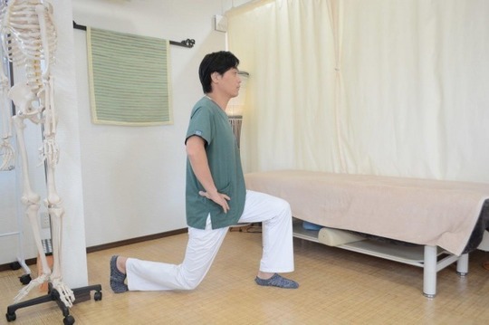 高齢者向け腰痛の筋トレ法を教えます横浜の整体あくわ整骨院